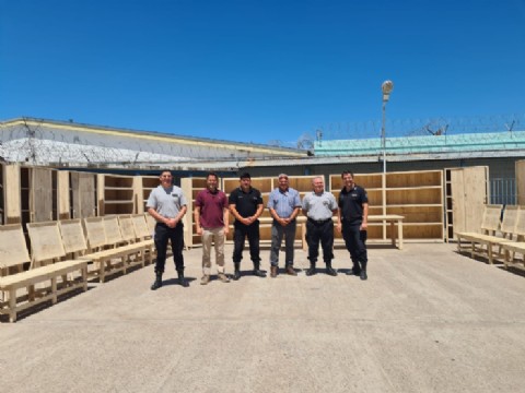 En la cárcel fabricaron mobiliario escolar para siete entidades educativas