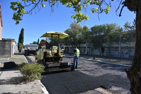 Avanza el reencarpetado de calles internas del Cementerio Municipal