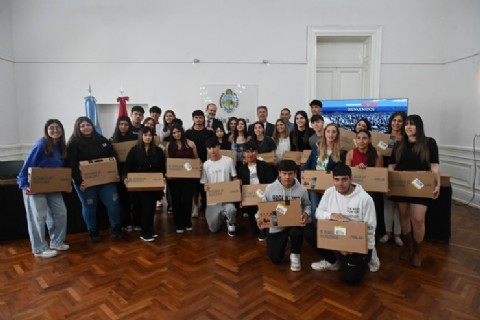 La Embajada de Turquía en Argentina donó 30 notebooks a escuelas bahienses