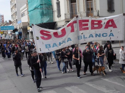 Docentes bahienses se movilizaron en reclamo de los descuentos salariales por los días de paro