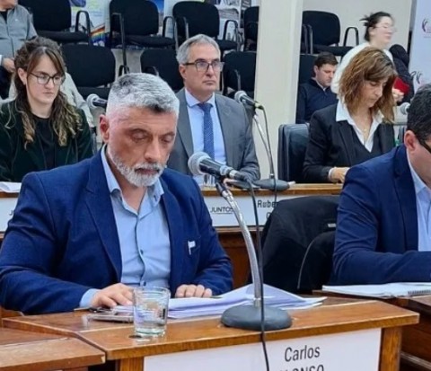 Arde la interna libertaria en Bahía: un concejal acusó a sus compañeras de robarle oro