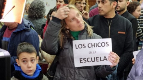 Reclamos ante el Concejo Deliberante: padres autoconvocados protestaron por la pérdida de días de clase