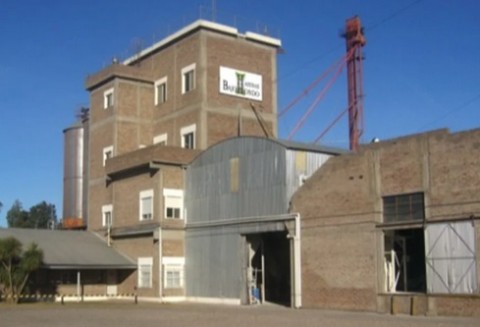 Bajo Hondo: allanaron un molino por un doble accidente laboral donde dos operarios perdieron sus manos