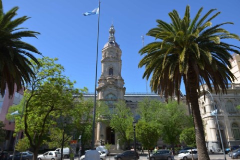 Asueto administrativo por el Día de la Virgen de la Merced: cómo funcionarán los servicios