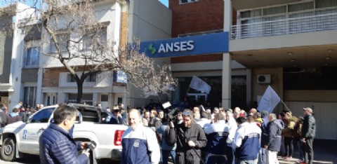 Petroleros toman la sede de la ANSES: reclaman por el atraso en las jubilaciones