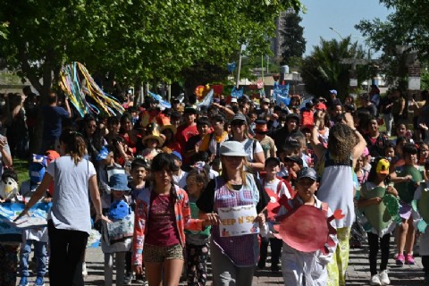 Se llevó a cabo el primer Encuentro de Comparsas Escolares PLAPLA