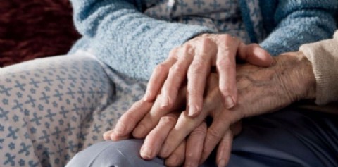 ¡Con los abuelos no! volvían de una fiesta en Coronel Dorrego y los golpearon para robarles