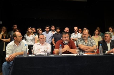 El flamante intendente de Coronel Pringles presentó su gabinete en el Teatro Municipal