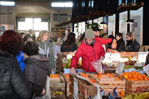 El municipio recibió al mes de septiembre con ofertas y descuentos en el Mercado Bahiense