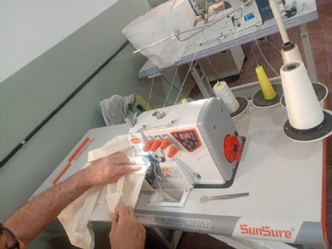 Internos de la Unidad 4 fabricaron 800 bolsas reciclables para la Fiesta del Camarón y el Langostino