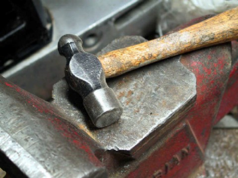 Tres Arroyos: peleó con su inquilino y le pegó un martillazo en la cabeza