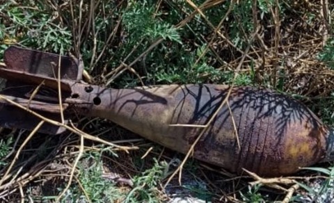 ¿Una bomba? Apareció un artefacto explosivo en un descampado de Punta Alta