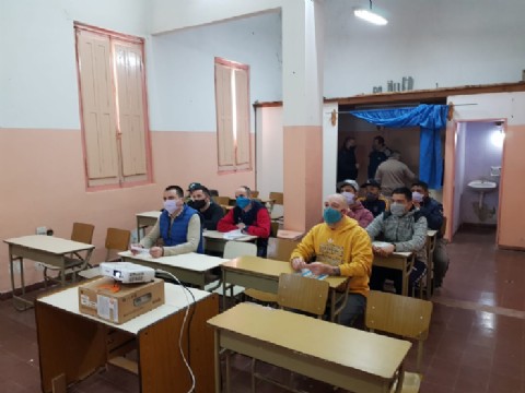 Suman tres propuestas de capacitación para 110 privados de libertad en la Unidad 4