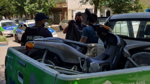 Detienen a un motoquero mano larga que tocaba a mujeres en la calle