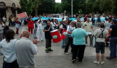 Ante la falta de acuerdo con el intendente Palacio, los municipales de Suárez extienden el paro