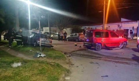Violento choque en 9 de Julio y Enrique Julio: dos personas hospitalizadas