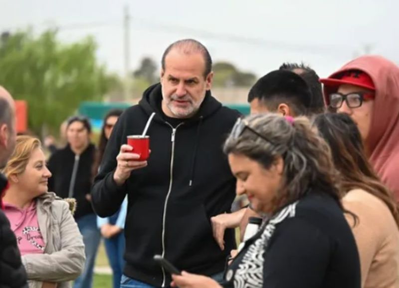 El intendente Susbielles anuncia la obras de agua potable para el barrio Tierras Argentinas