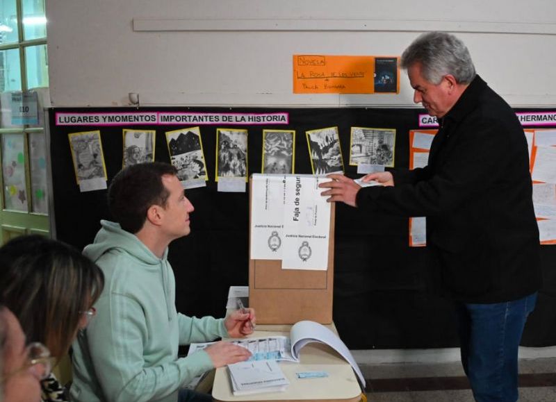 #Elecciones2023: Héctor Gay votó y sostuvo que "volver e emitir sufragio implica renovar la esperanza"