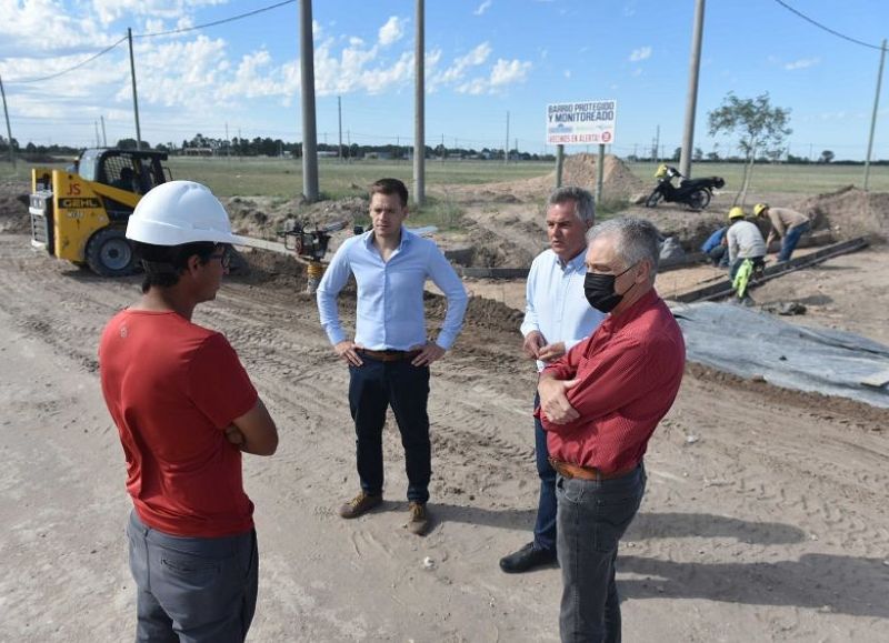 Avanza una importante obra en el acceso al barrio Los Chañares