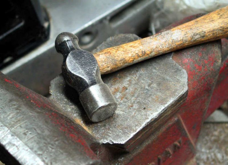 Tres Arroyos: peleó con su inquilino y le pegó un martillazo en la cabeza