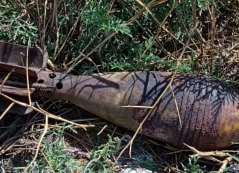 ¿Una bomba? Apareció un artefacto explosivo en un descampado de Punta Alta