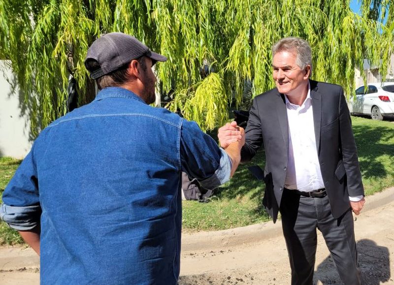 El intendente recorrió dos obras de pavimento que se encuentran en ejecución
