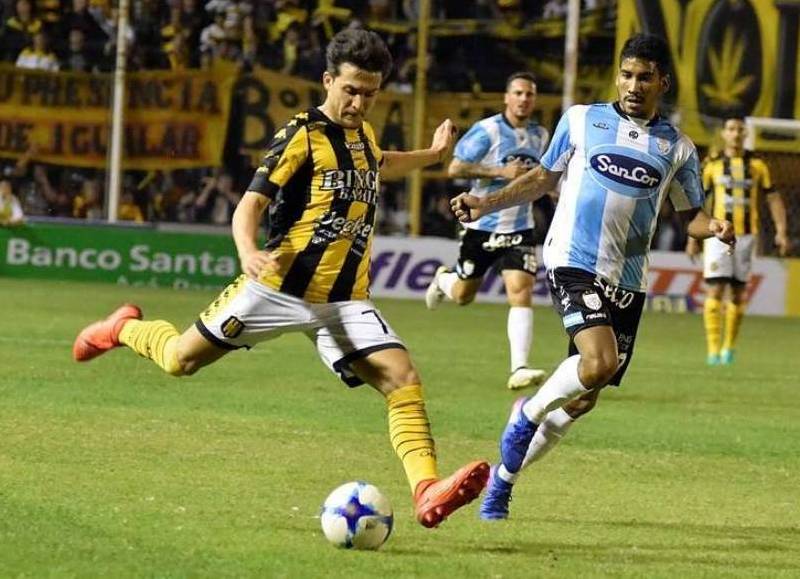 El "Aurinegro" no pudo con la "Crema" y sufre por la permanencia