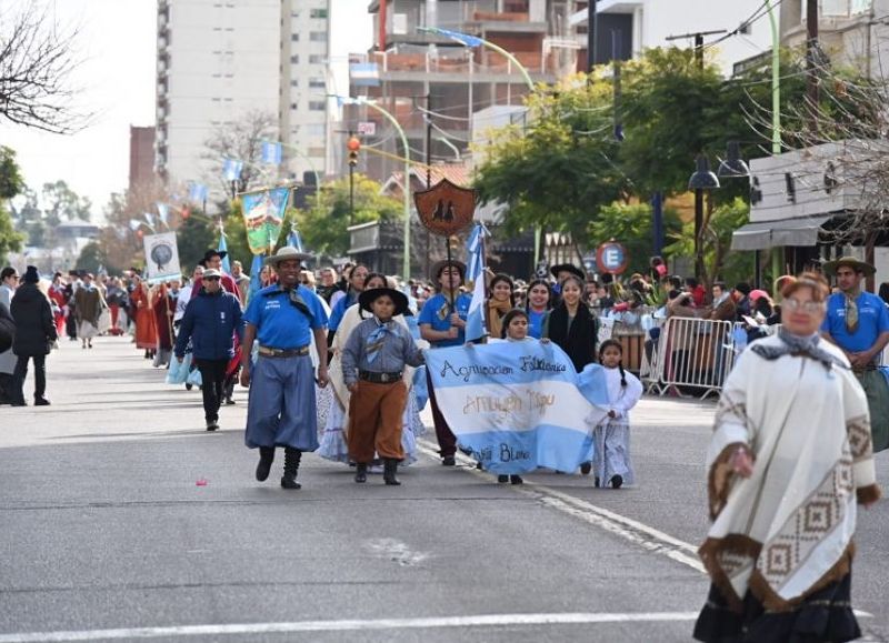 Convocan a instituciones locales a participar del desfile por el Día de la Independencia