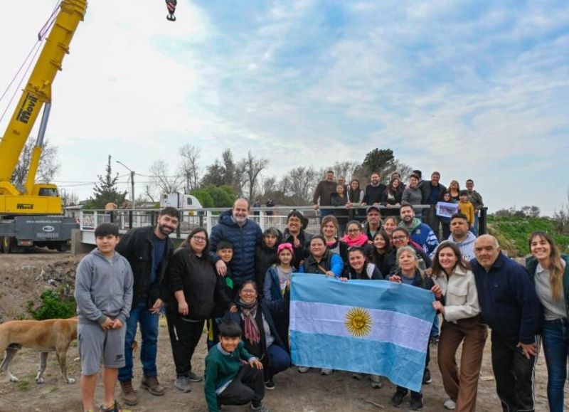 VIDEO | Quedó habilitado un puente peatonal que une al barrio Evita con Villa Esperanza