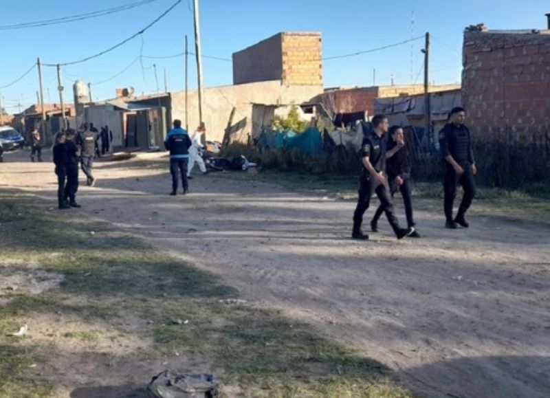 Ajuste de cuentas en el barrio Enrique Julio: le perforaron el corazón de un balazo